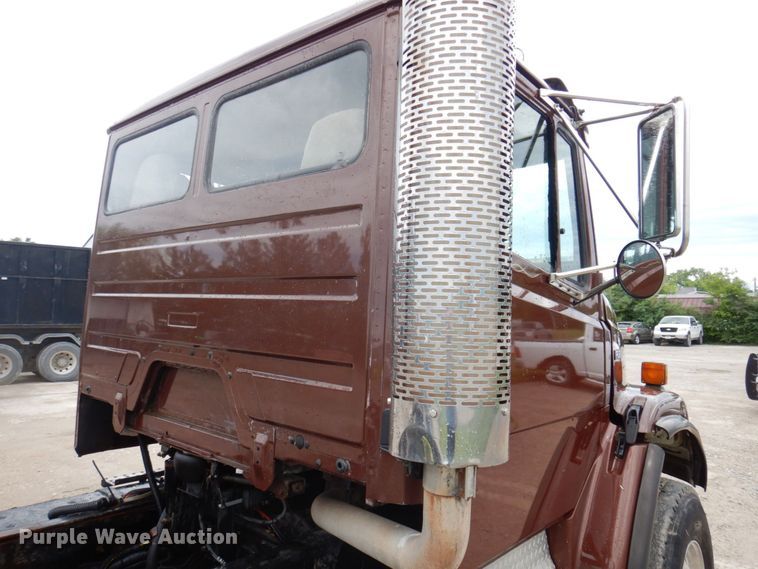 image for item DP5550 2001 Freightliner FL80  truck cab and chassis