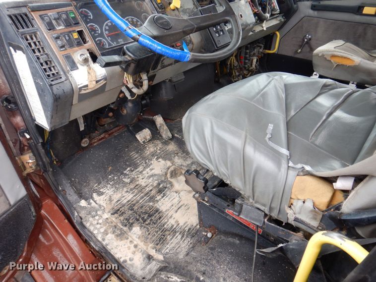 image for item DP5550 2001 Freightliner FL80  truck cab and chassis