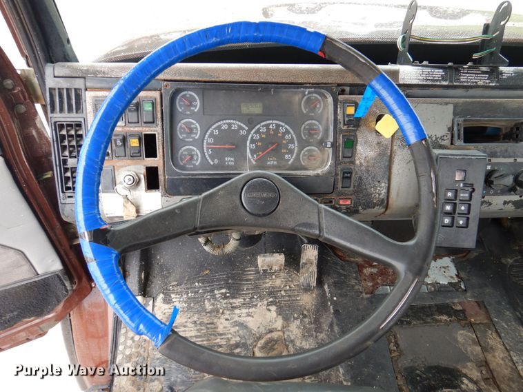 image for item DP5550 2001 Freightliner FL80  truck cab and chassis