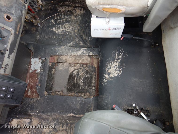 image for item DP5550 2001 Freightliner FL80  truck cab and chassis