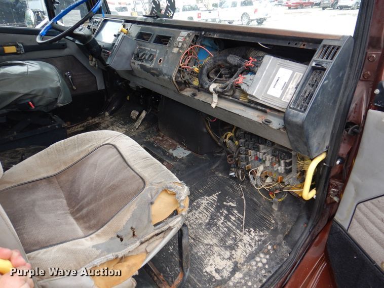 image for item DP5550 2001 Freightliner FL80  truck cab and chassis