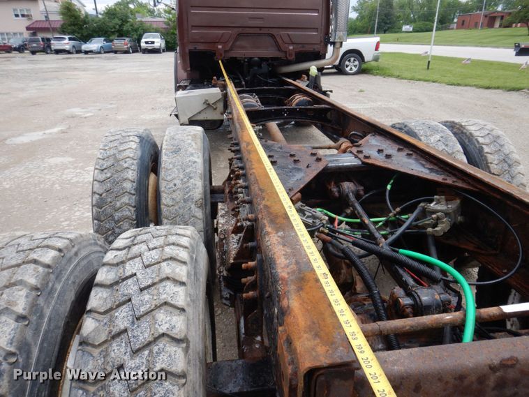 image for item DP5550 2001 Freightliner FL80  truck cab and chassis