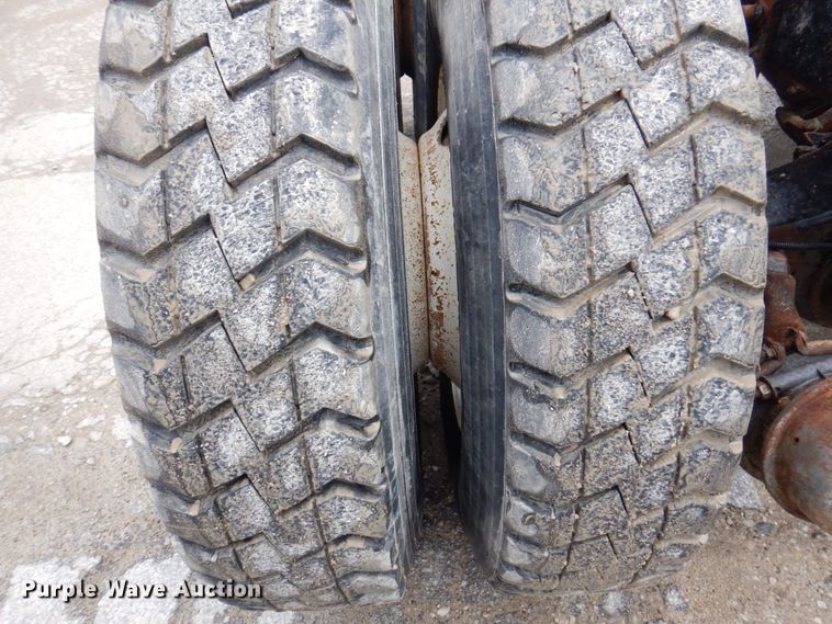 image for item DP5550 2001 Freightliner FL80  truck cab and chassis