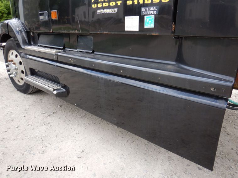 image for item DP5565 1999 Volvo VN  semi truck