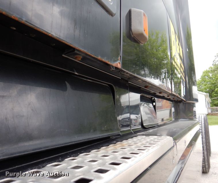 image for item DP5565 1999 Volvo VN  semi truck