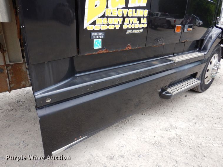 image for item DP5565 1999 Volvo VN  semi truck