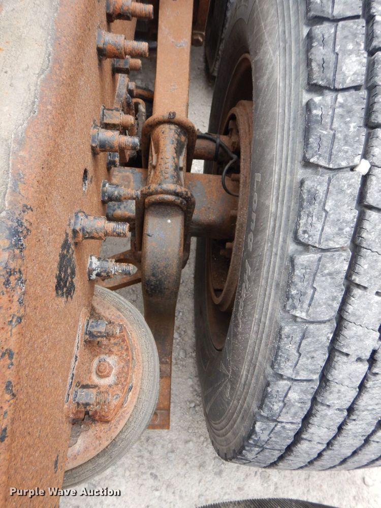 image for item DP5565 1999 Volvo VN  semi truck