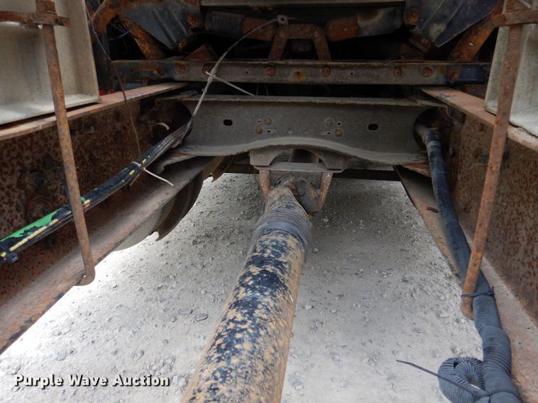 image for item DP5565 1999 Volvo VN  semi truck