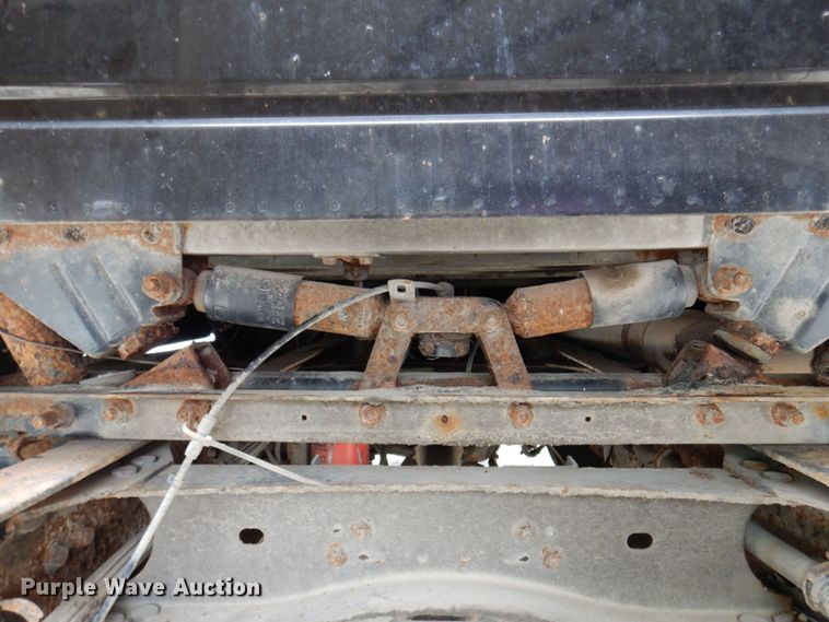 image for item DP5565 1999 Volvo VN  semi truck