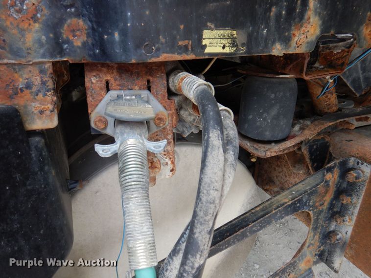 image for item DP5565 1999 Volvo VN  semi truck