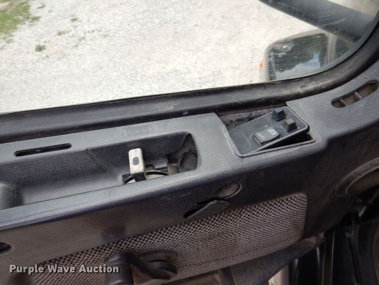 image for item DP5565 1999 Volvo VN  semi truck