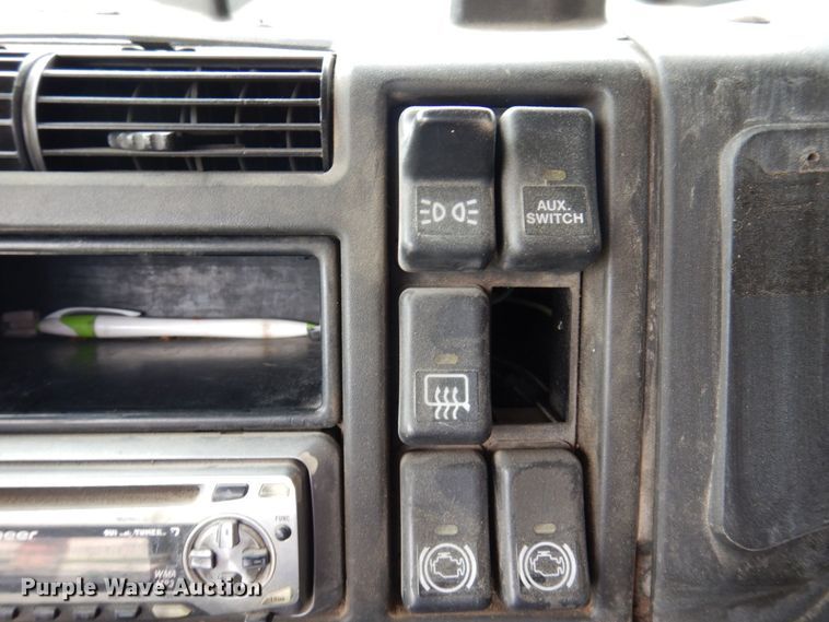 image for item DP5565 1999 Volvo VN  semi truck