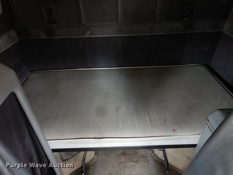 image for item DP5565 1999 Volvo VN  semi truck