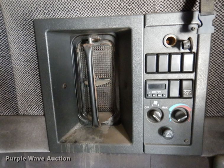 image for item DP5565 1999 Volvo VN  semi truck