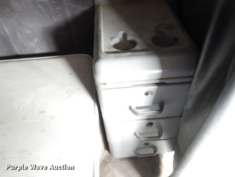 image for item DP5565 1999 Volvo VN  semi truck