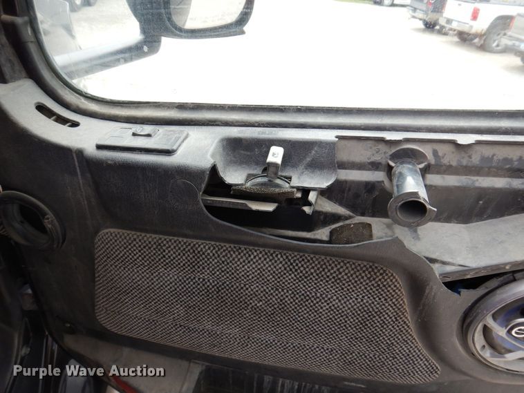 image for item DP5565 1999 Volvo VN  semi truck