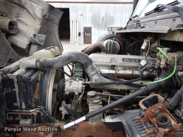 image for item DP5565 1999 Volvo VN  semi truck