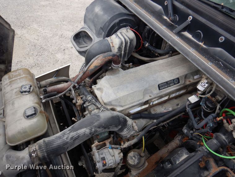 image for item DP5565 1999 Volvo VN  semi truck