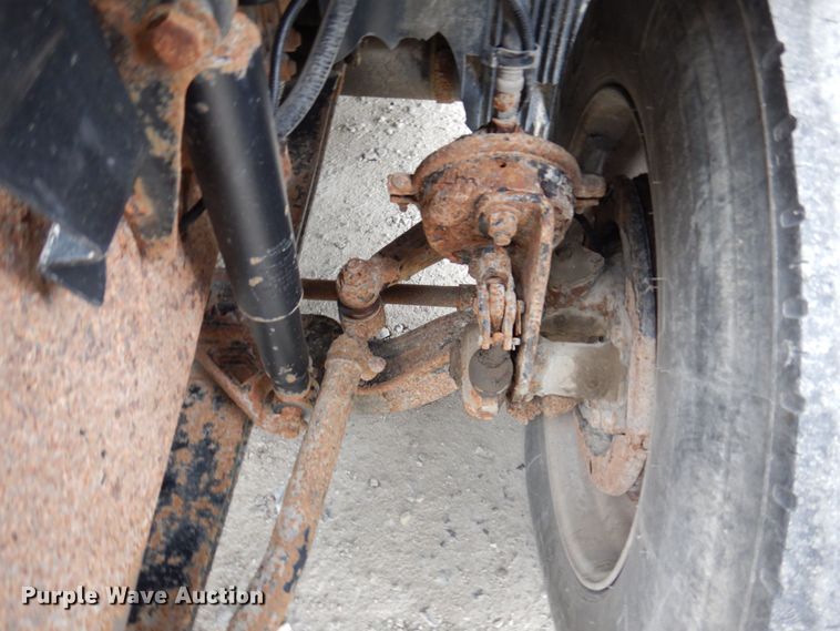 image for item DP5565 1999 Volvo VN  semi truck