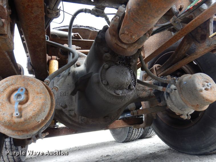 image for item DP5565 1999 Volvo VN  semi truck