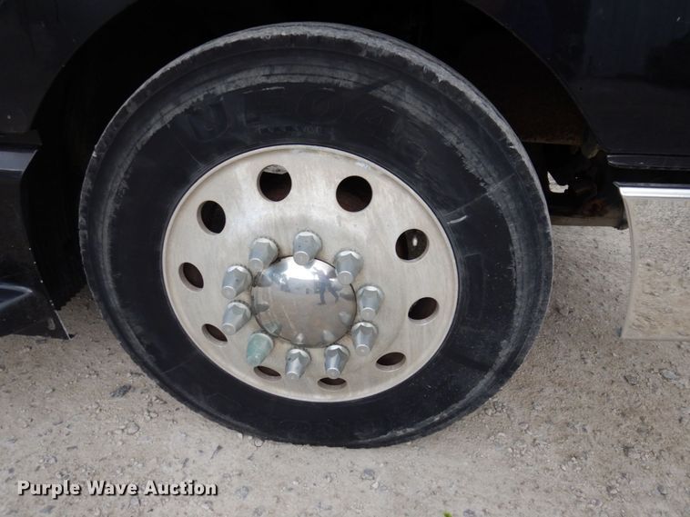 image for item DP5565 1999 Volvo VN  semi truck