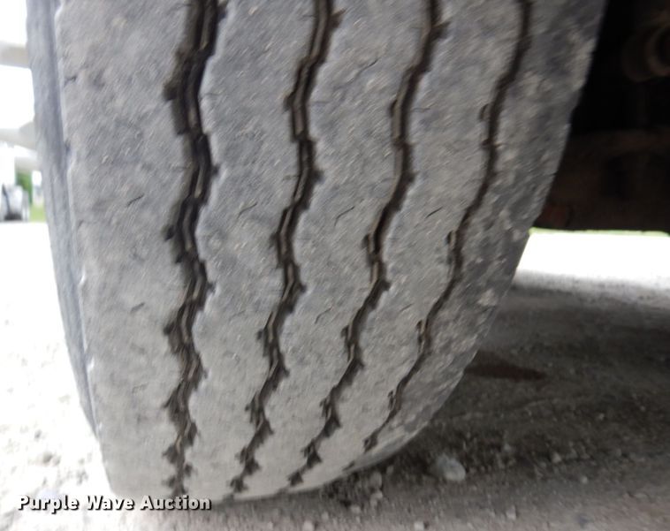 image for item DP5565 1999 Volvo VN  semi truck