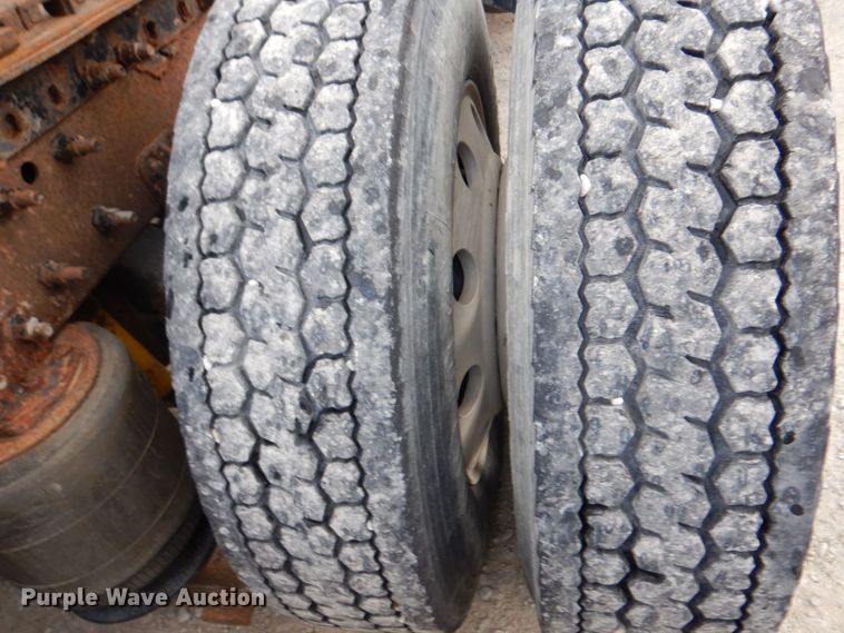 image for item DP5565 1999 Volvo VN  semi truck