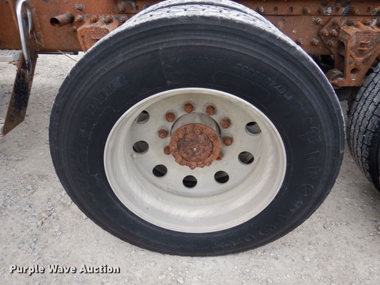 image for item DP5565 1999 Volvo VN  semi truck