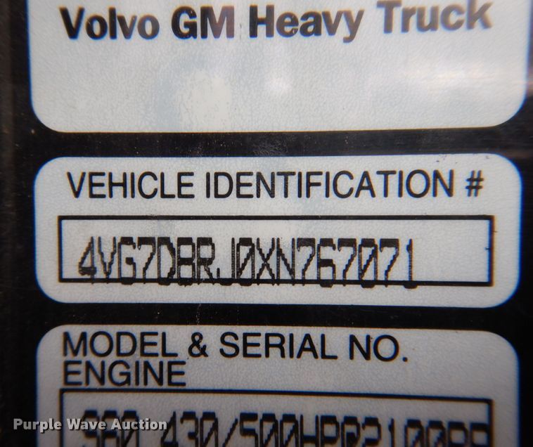 image for item DP5565 1999 Volvo VN  semi truck