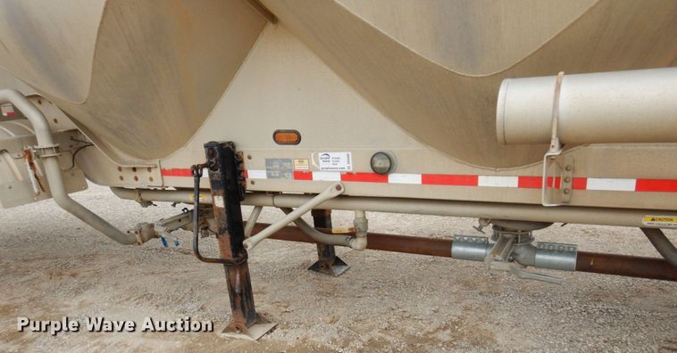 image for item DR0480 2012 MAC 1050  pneumatic dry bulk trailer