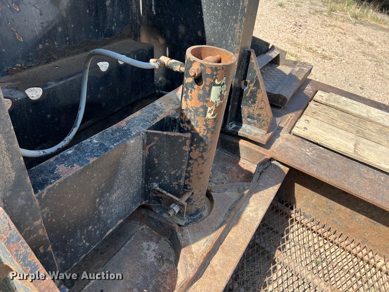 image for item DR1369 1999 Talbert T3DW-50SA-HR6-1-T1  lowboy equipment trailer