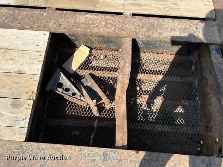 image for item DR1369 1999 Talbert T3DW-50SA-HR6-1-T1  lowboy equipment trailer