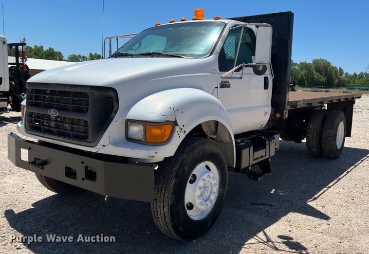 image for item DR1550 2000 Ford F750  flatbed truck