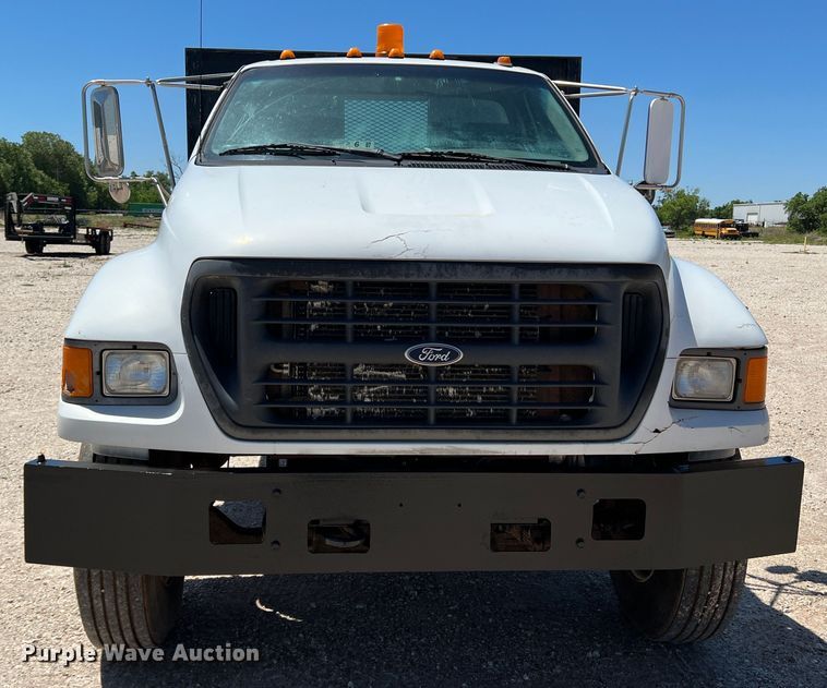 image for item DR1550 2000 Ford F750  flatbed truck