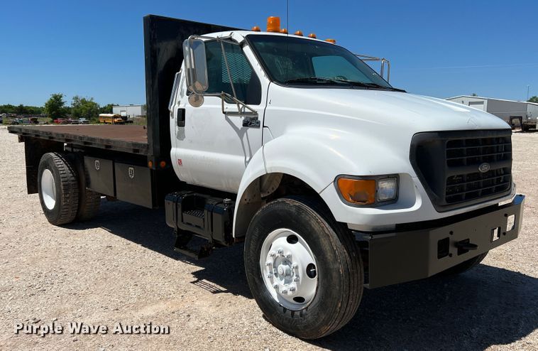 image for item DR1550 2000 Ford F750  flatbed truck