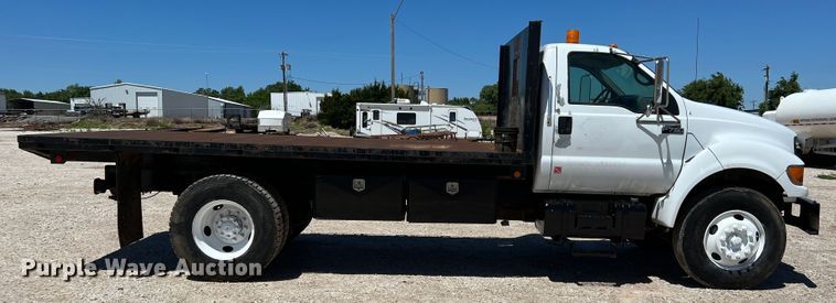 image for item DR1550 2000 Ford F750  flatbed truck