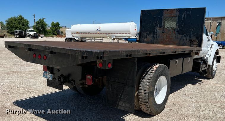 image for item DR1550 2000 Ford F750  flatbed truck