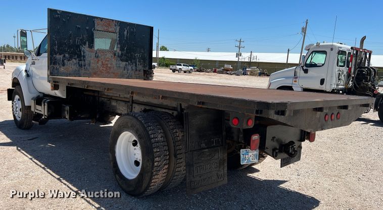 image for item DR1550 2000 Ford F750  flatbed truck