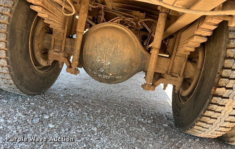 image for item DR1550 2000 Ford F750  flatbed truck