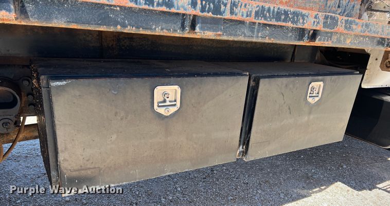 image for item DR1550 2000 Ford F750  flatbed truck