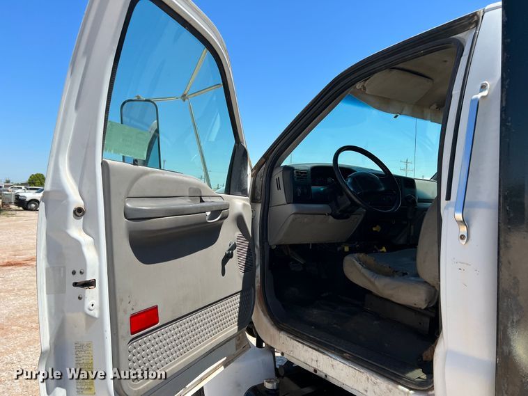 image for item DR1550 2000 Ford F750  flatbed truck