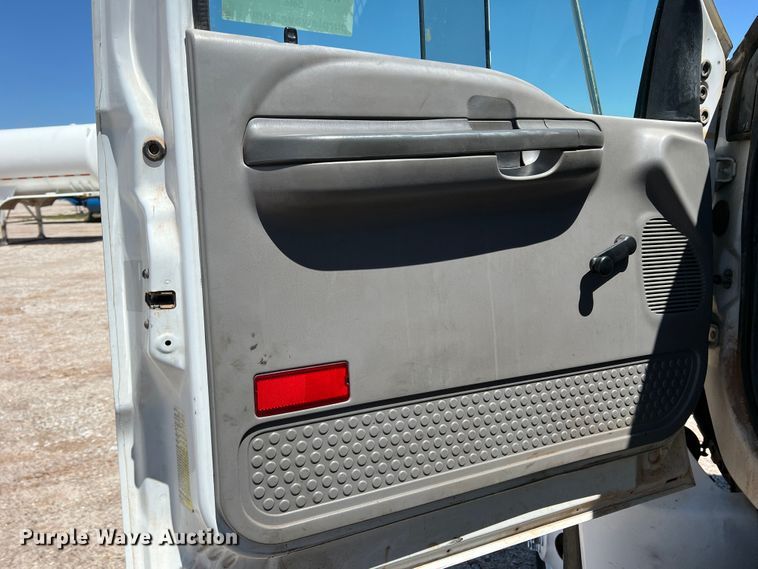 image for item DR1550 2000 Ford F750  flatbed truck