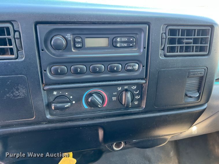image for item DR1550 2000 Ford F750  flatbed truck
