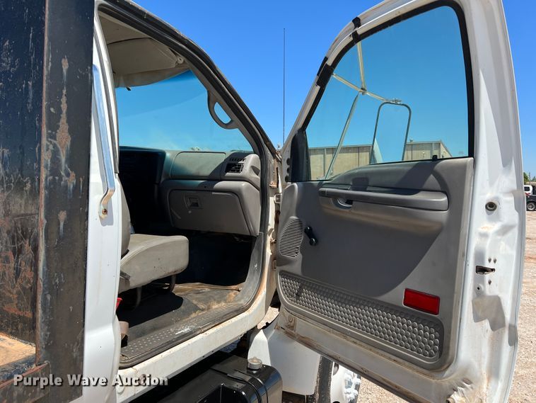image for item DR1550 2000 Ford F750  flatbed truck
