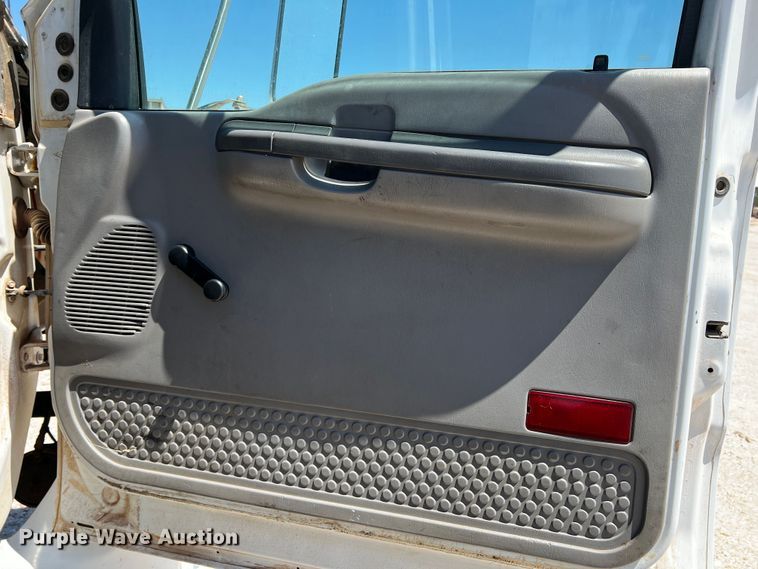 image for item DR1550 2000 Ford F750  flatbed truck