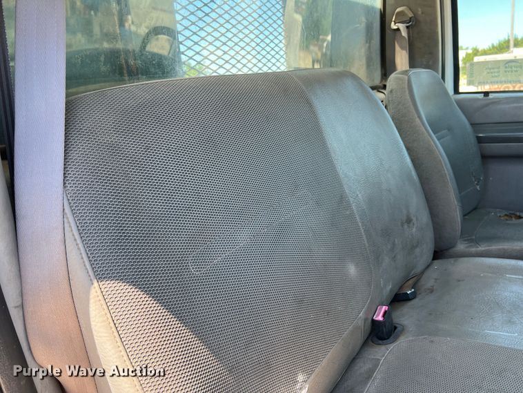 image for item DR1550 2000 Ford F750  flatbed truck