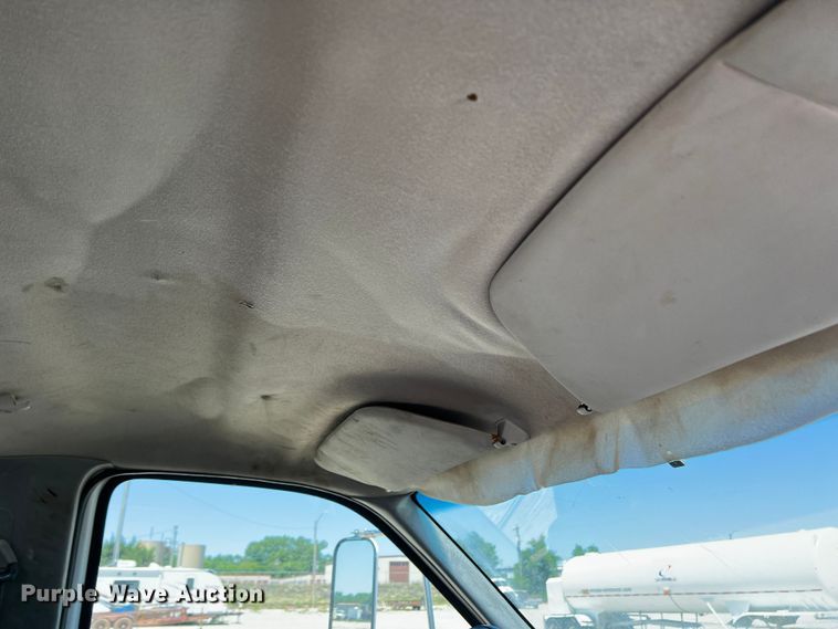 image for item DR1550 2000 Ford F750  flatbed truck