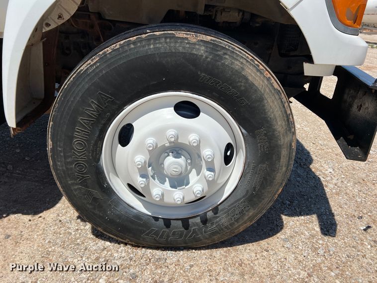 image for item DR1550 2000 Ford F750  flatbed truck