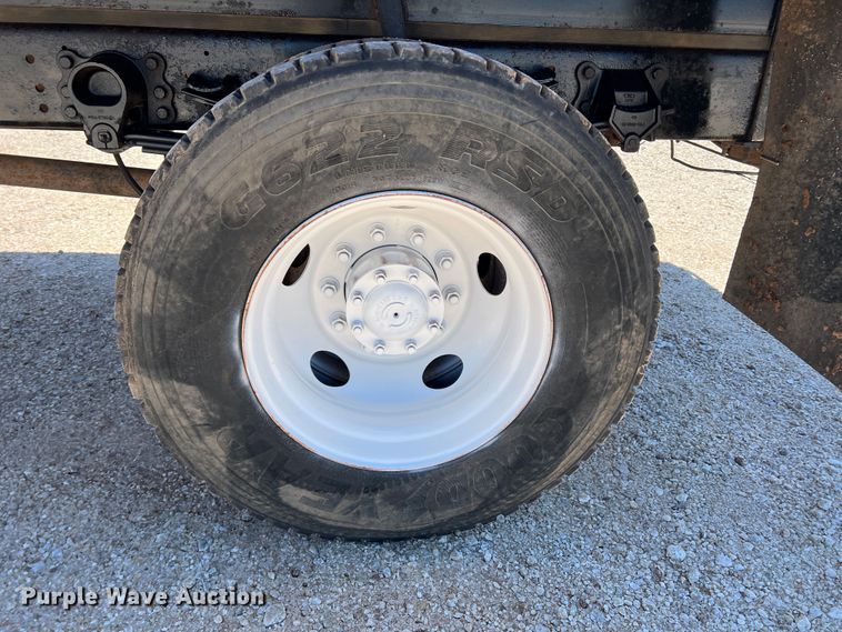 image for item DR1550 2000 Ford F750  flatbed truck
