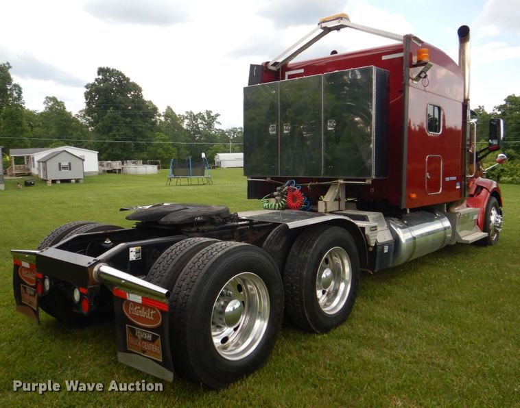 image for item DS8041 2015 Peterbilt 579  semi truck